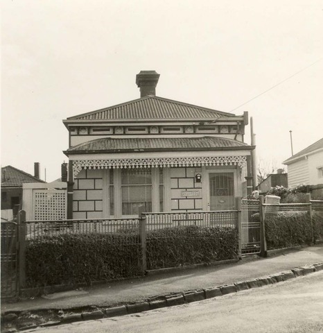 19 Brooks Crescent, North Fitzroy