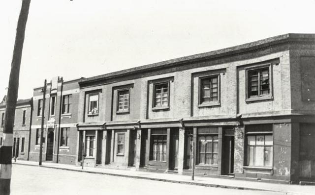 Napier Street directly opposite the Town Hall, Fitzroy.