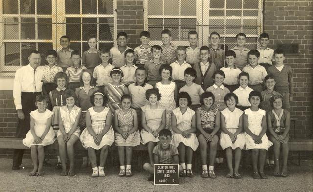 Class photo of grade 5 at Spensley Street
